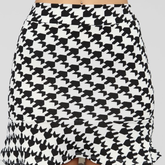 Houndstooth Ruffle Mini Skirt - Picture 4 of 6